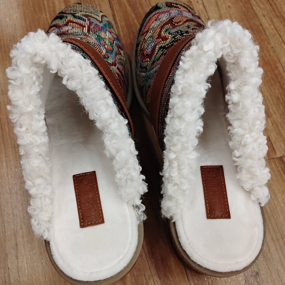 Muk Luks Tapestry Cognac Floral Mules - Picture 4 of 5